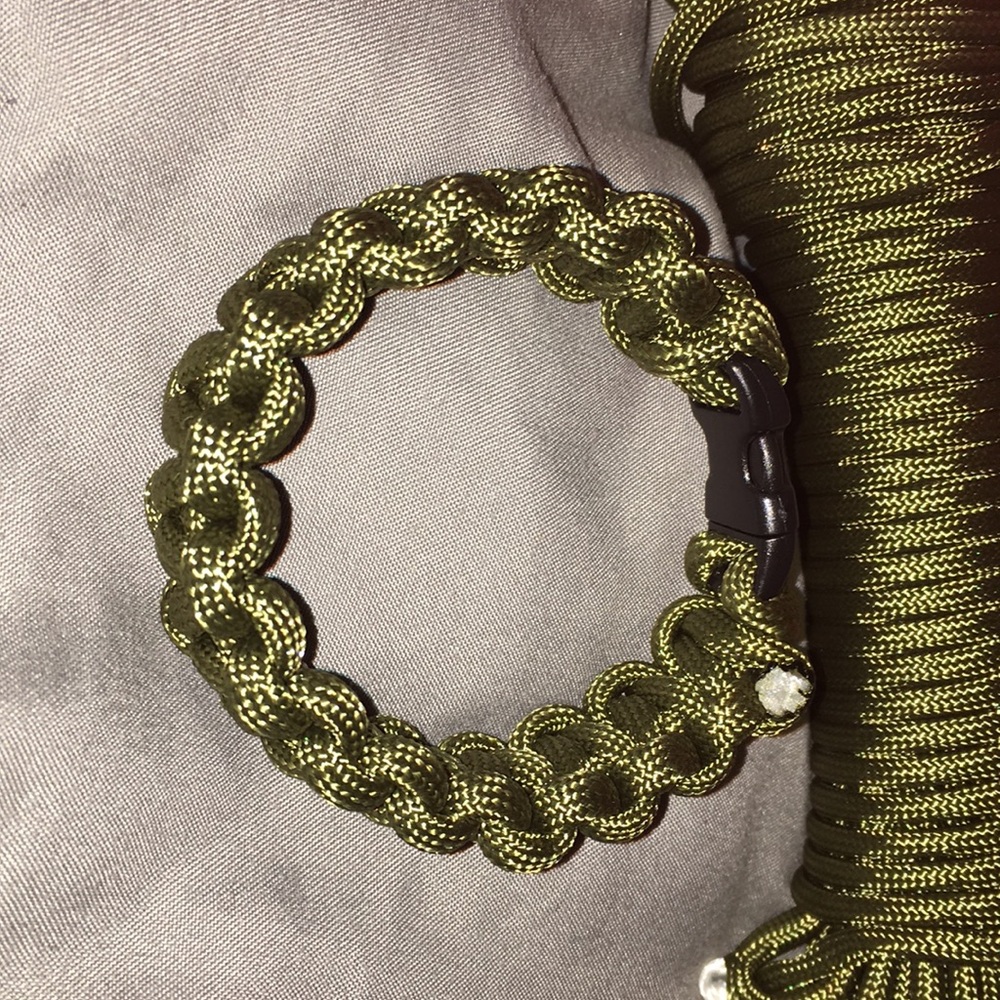 Green paracord bracelet